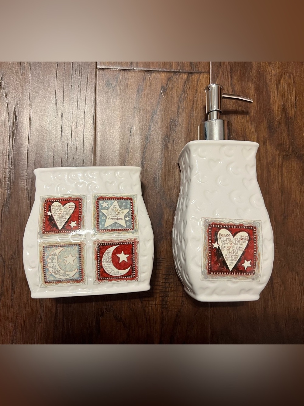 2 Piece Ceramic Bathroom Set
Toothbrush Holder and Dispenser
New